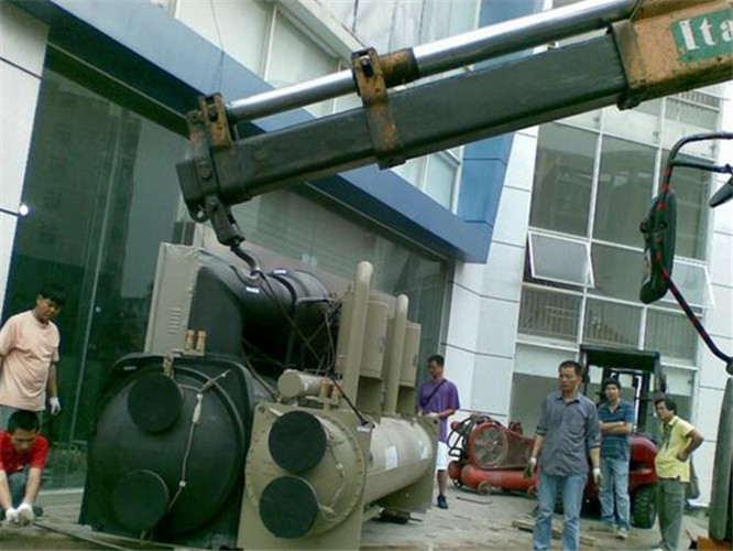 鄂尔多斯市随车吊和汽车吊的核心区别是什么？哪种更省钱？