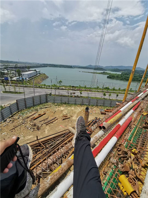 鄂尔多斯市作业中发生设备损坏或人员意外，责任怎么划分？