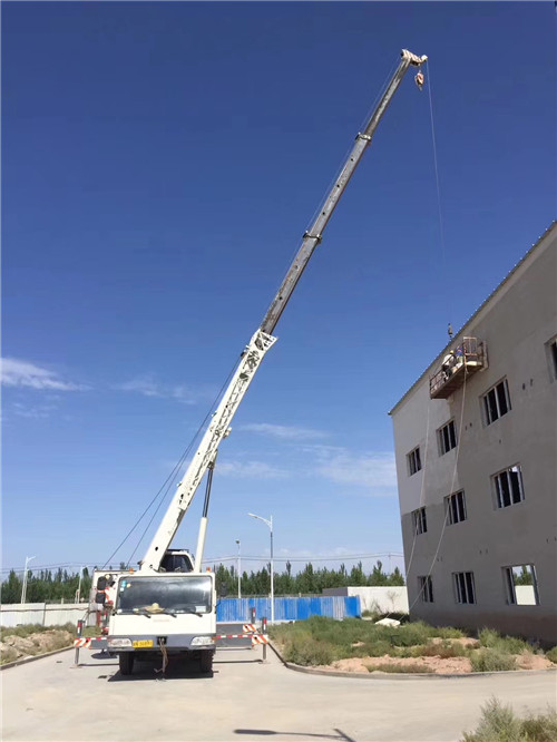 鄂尔多斯市“轻装强干”—— 吊车的 “轻量化臂架” 技术